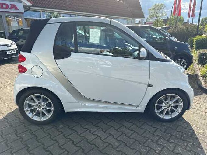 Smart smart fortwo cabrio softouch passion micro hybrid drive