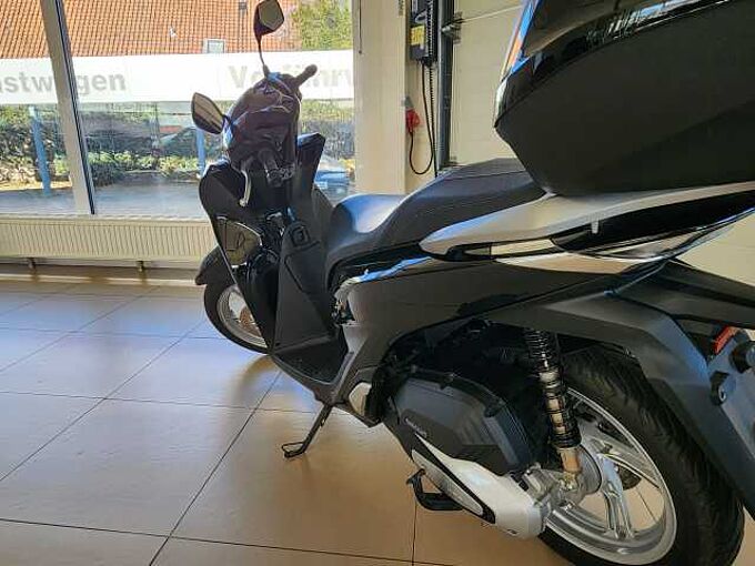 Honda SH150AD inkl. Smart Top Box SH150