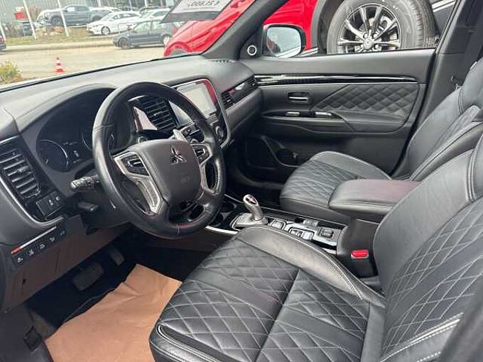 Mitsubishi Outlander Plug-In Hybrid 2.4 4WD Top