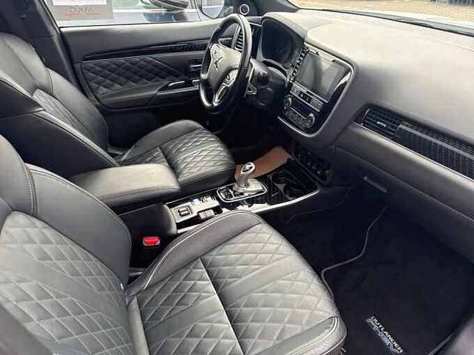 Mitsubishi Outlander Plug-In Hybrid 2.4 4WD Top