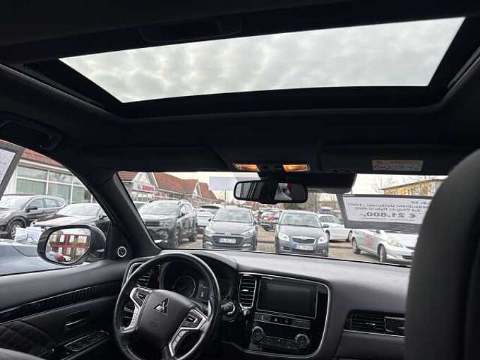 Mitsubishi Outlander Plug-In Hybrid 2.4 4WD Top