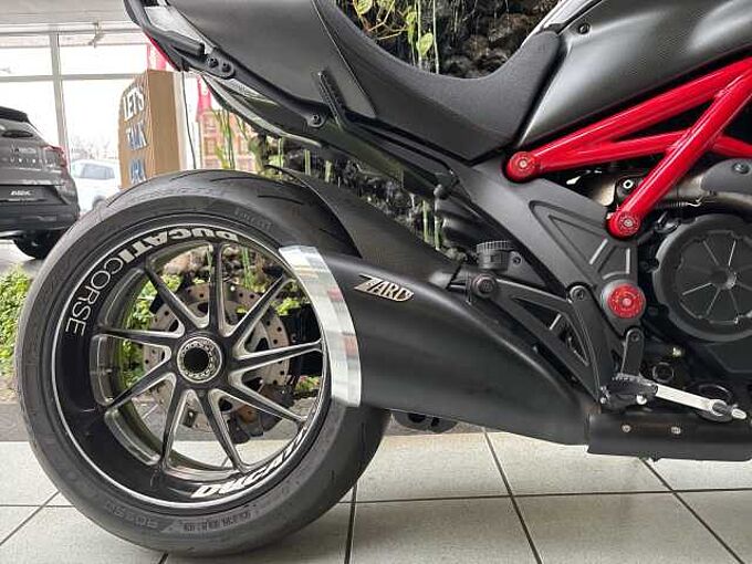 Ducati Diavel Carbon Special Edition 1198ccm 