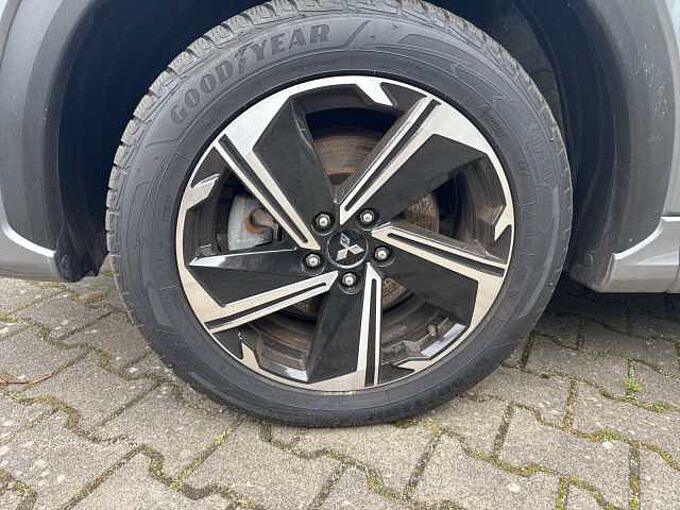 Mitsubishi Eclipse Cross Plug-In Hybrid 4WD Top