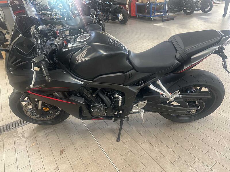 Honda CBR 650 R E-Clutch