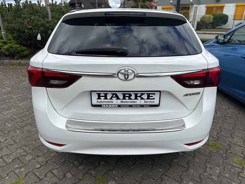 Toyota Avensis Combi Touring Sports 1.8 'Team D'