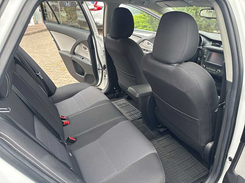 Toyota Avensis Combi Touring Sports 1.8 'Team D'