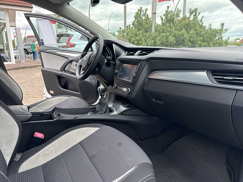 Toyota Avensis Combi Touring Sports 1.8 'Team D'