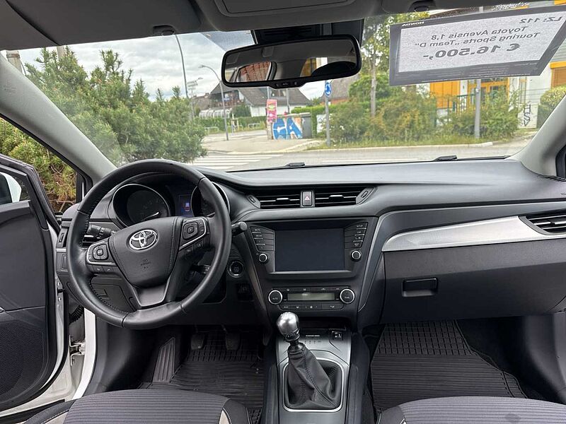 Toyota Avensis Combi Touring Sports 1.8 'Team D'