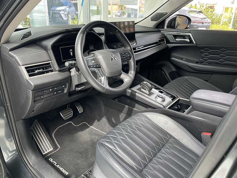 Mitsubishi Outlander Plug-In Hybrid 2.4 4WD Top