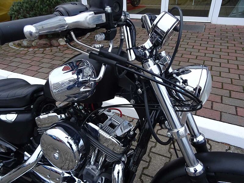 Harley-Davidson XL 1200 V Sportster Seventy Two 72