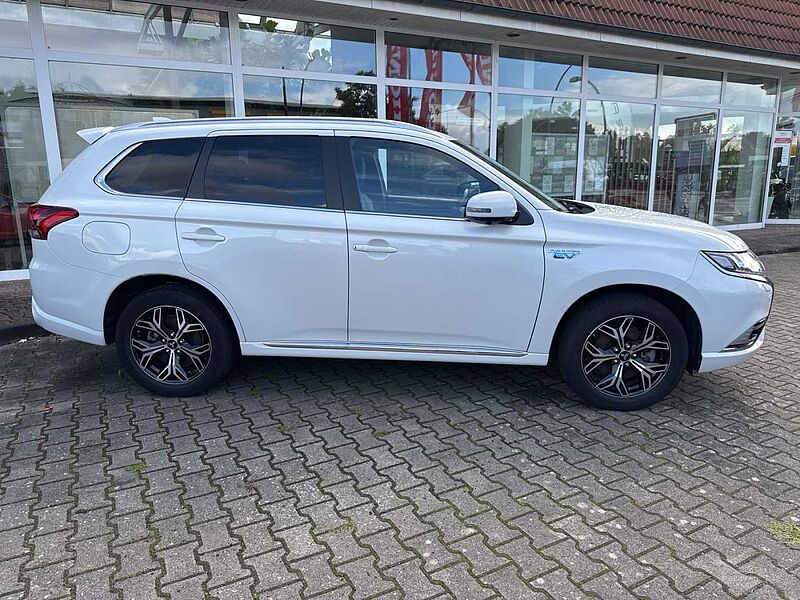 Mitsubishi Outlander Plug-In Hybrid 2.4 4WD Plus