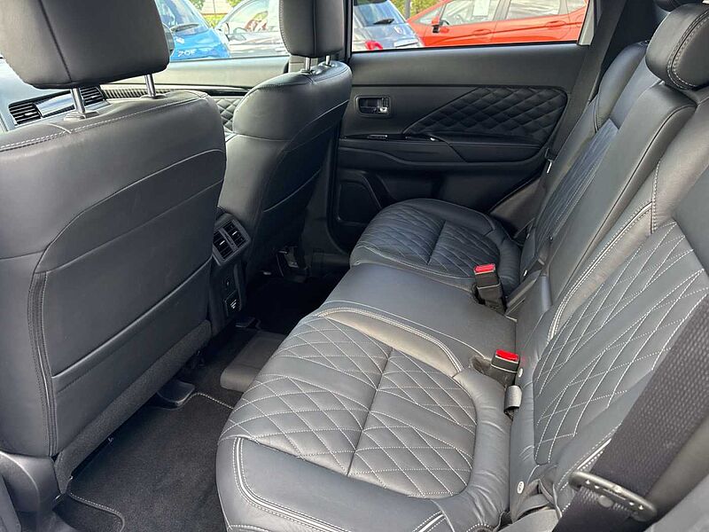 Mitsubishi Outlander Plug-In Hybrid 2.4 4WD Plus