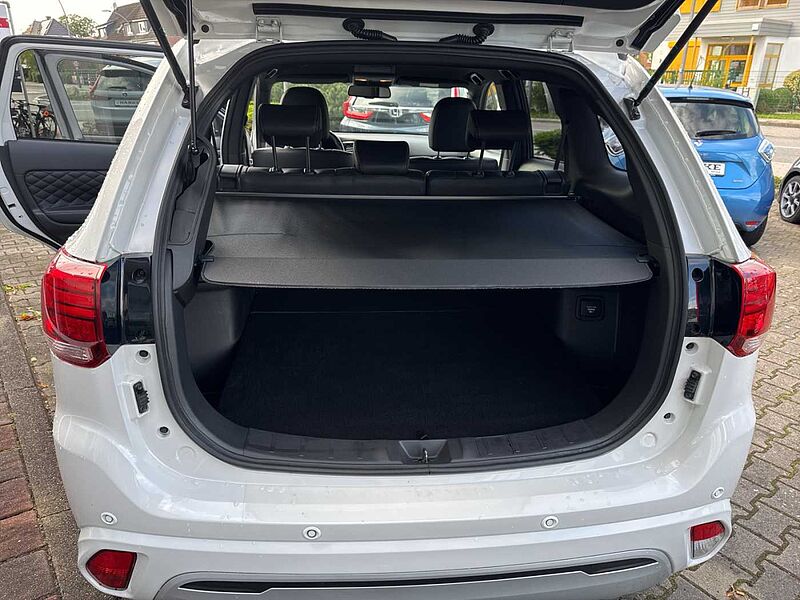 Mitsubishi Outlander Plug-In Hybrid 2.4 4WD Plus