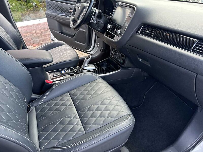 Mitsubishi Outlander Plug-In Hybrid 2.4 4WD Plus