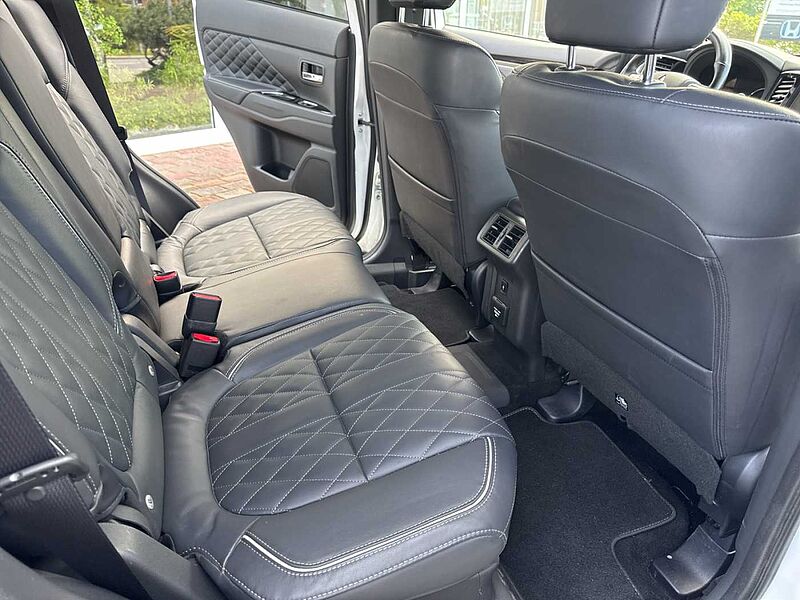 Mitsubishi Outlander Plug-In Hybrid 2.4 4WD Plus