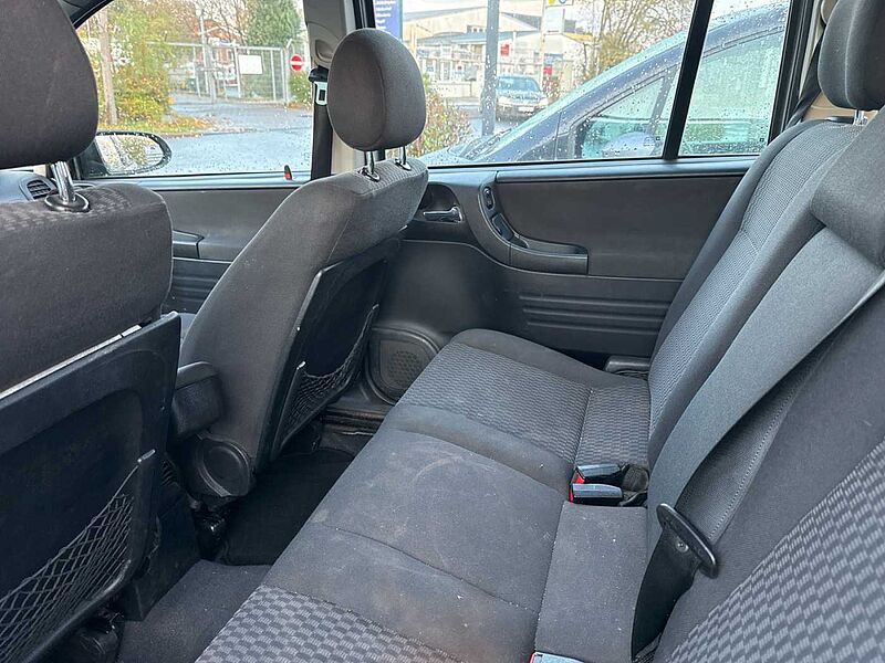 Opel Zafira 1,8 16V Elegance