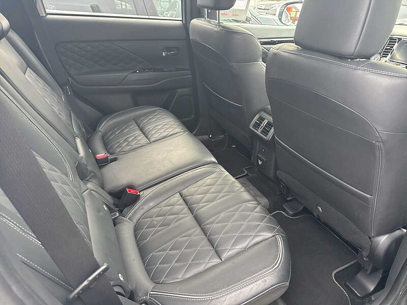 Mitsubishi Outlander Plug-In Hybrid 2.4 4WD Top