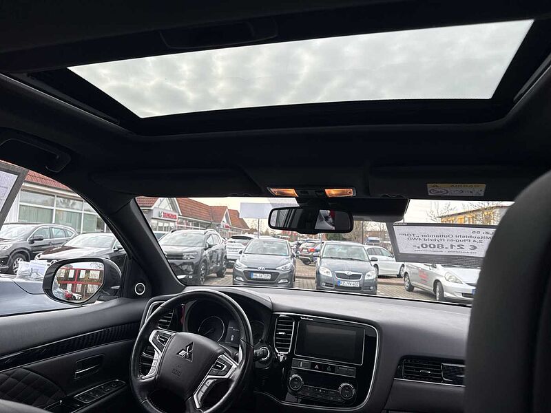 Mitsubishi Outlander Plug-In Hybrid 2.4 4WD Top