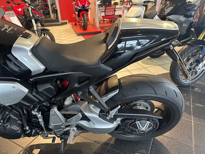 Honda CB 1000 R + Plus Neo Sports Cafe