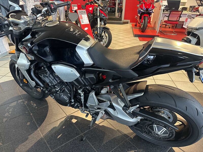 Honda CB 1000 R + Plus Neo Sports Cafe