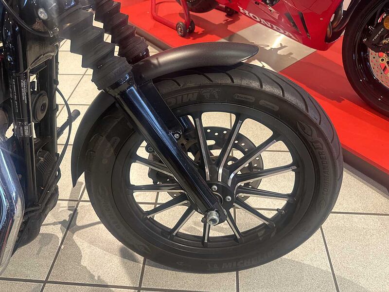 Harley-Davidson XL 883 N Sportster Iron