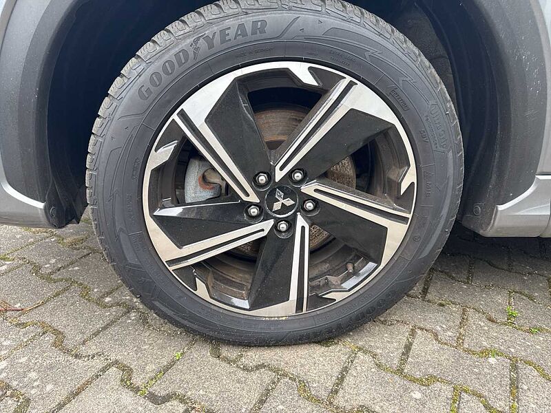 Mitsubishi Eclipse Cross Plug-In Hybrid 4WD Top