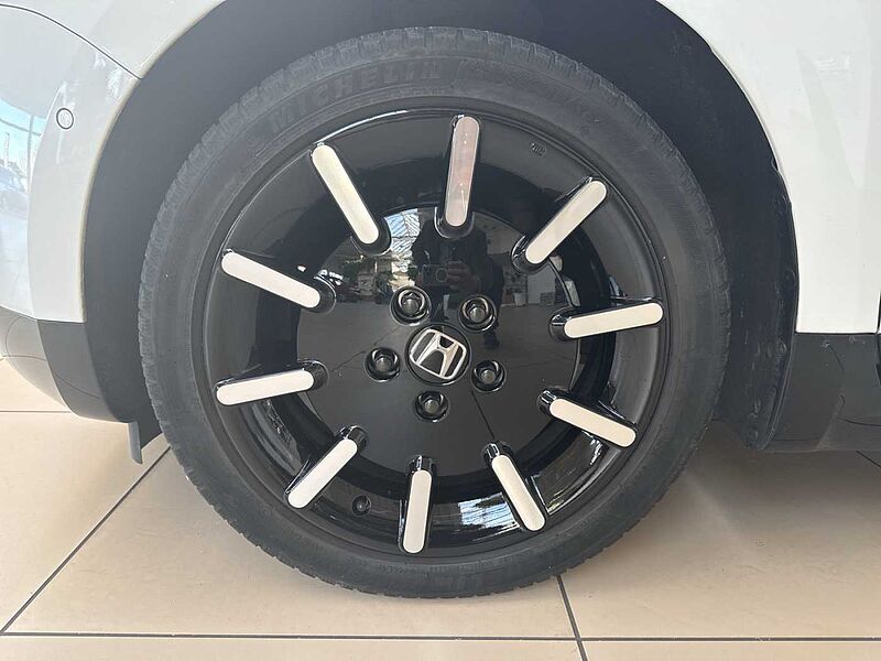 Honda Honda e e Advance 17-Zoll *Ganzjahresreifen*